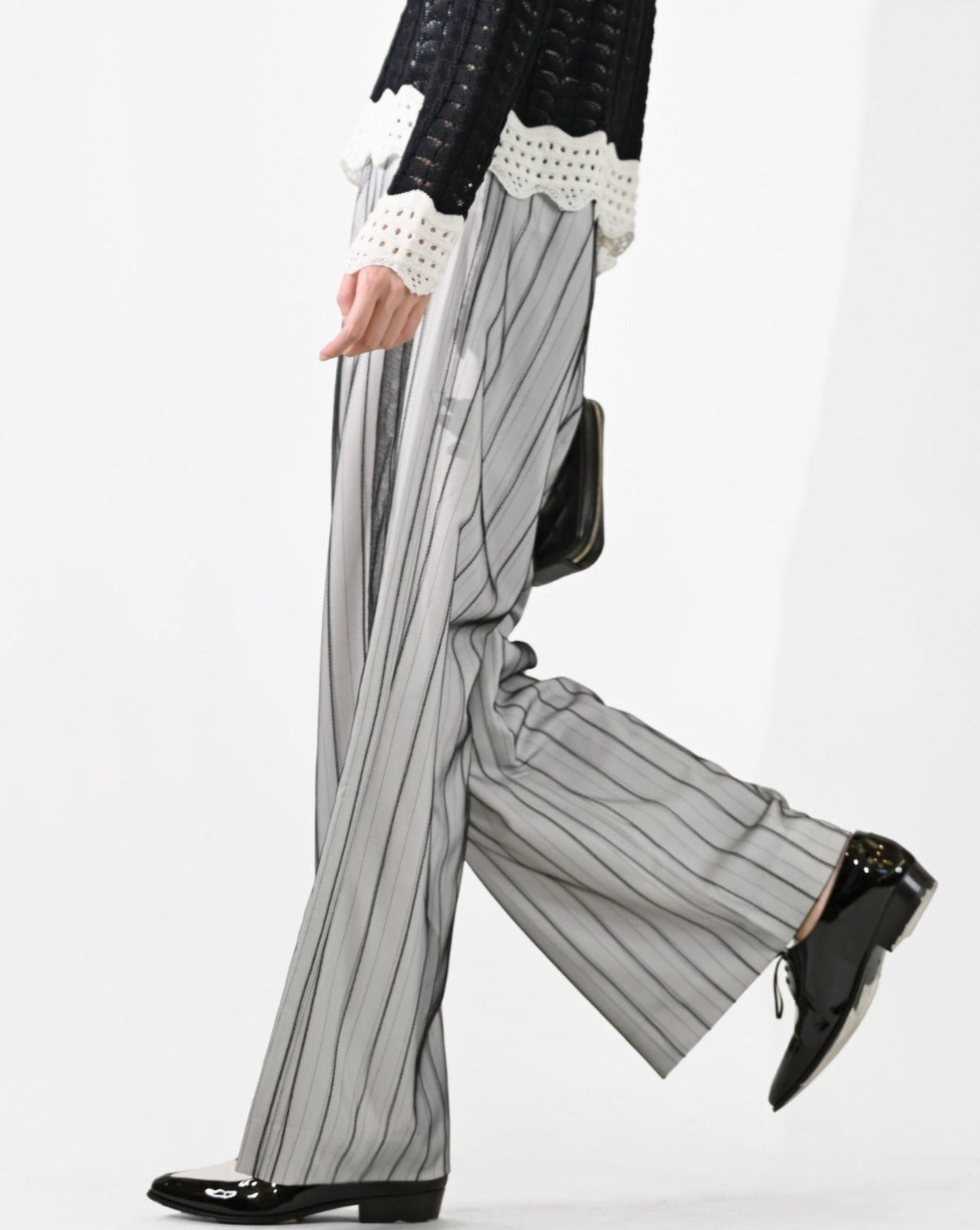 Load image into Gallery viewer, aalis YARELI front mesh panel suiting pants (White stripe)
