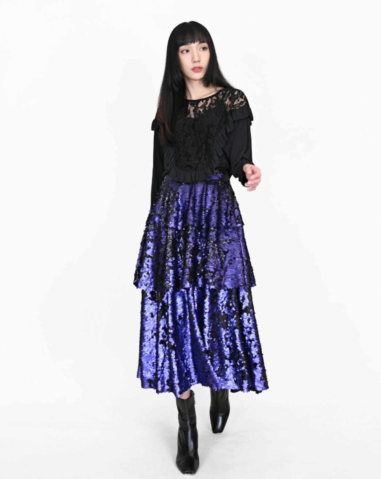 Load image into Gallery viewer, aalis ENORA tier sequins flare skirt (Black purple)
