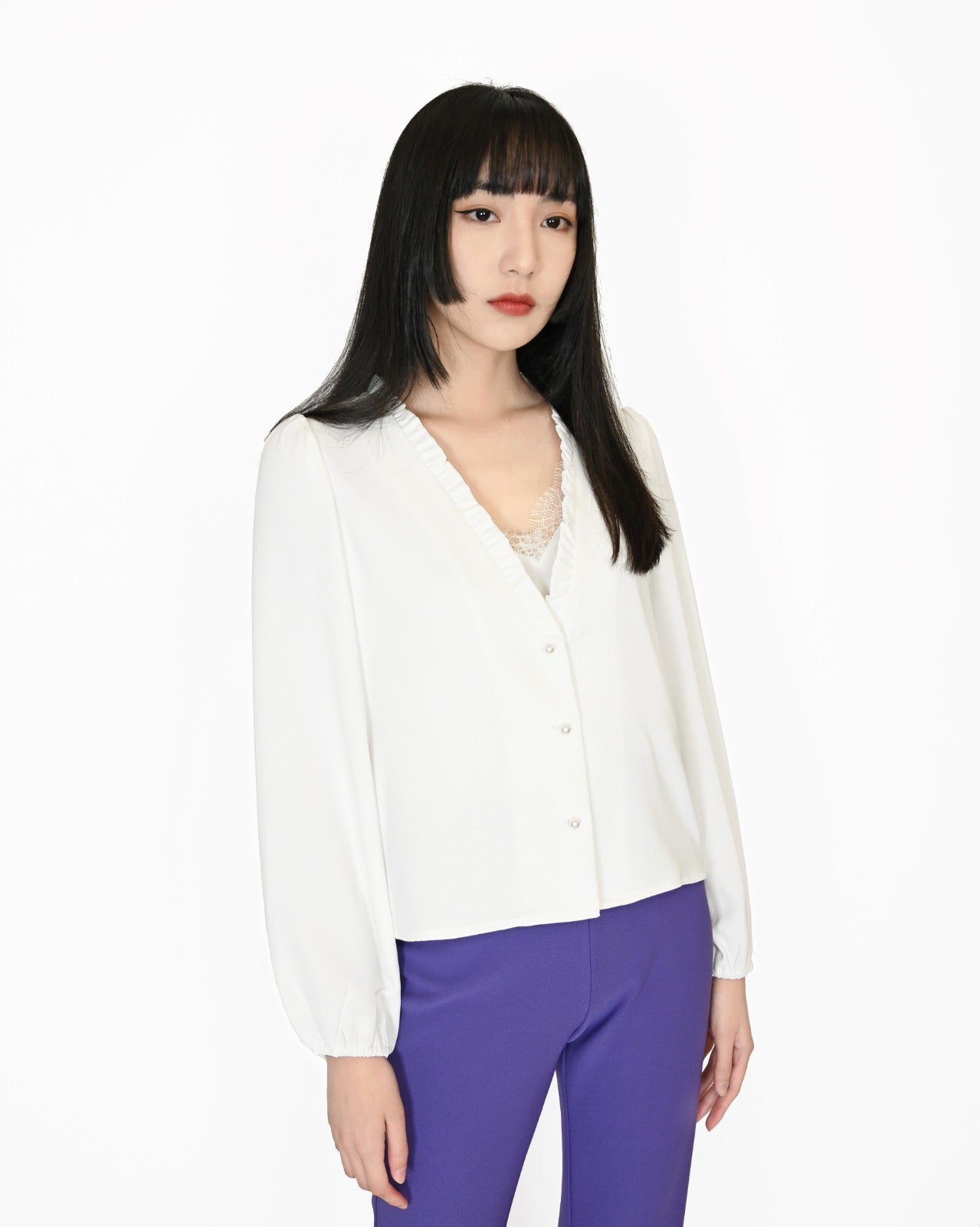 Load image into Gallery viewer, aalis TUTA ruffle trimmed collar pearl button jacket (White)
