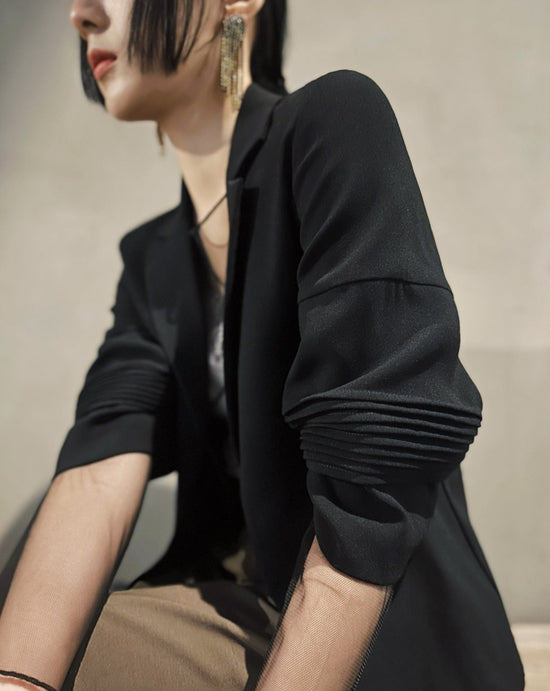 aalis WAYNE jacket with 3D pleated detail on sleeves (Black)