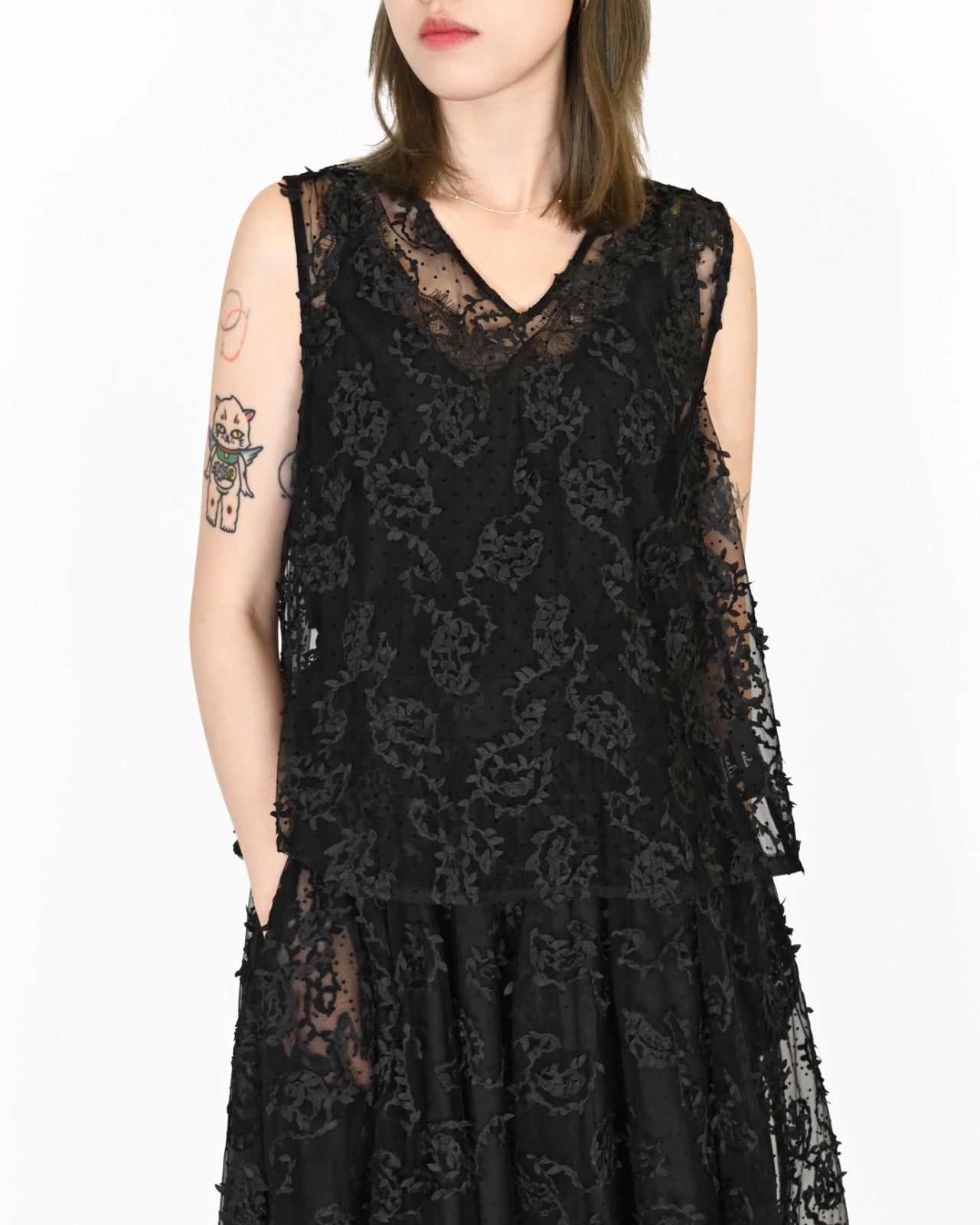 Load image into Gallery viewer, aalis JOLIE ruching shoulder top (Black lace)
